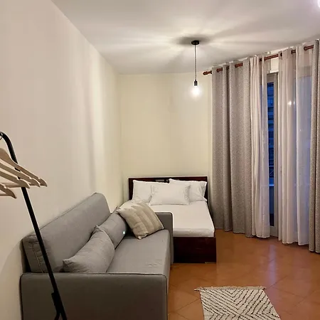 Sui Read The Apartment